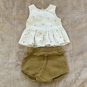 Quincy Mae Sleeveless Peplum Set in Mustard Ditsy Floral Size 2/3T